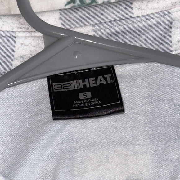 NWT 32 Degrees long sleeve soft button down shirt Gray White pockets Womens Sz S - Picture 8 of 10